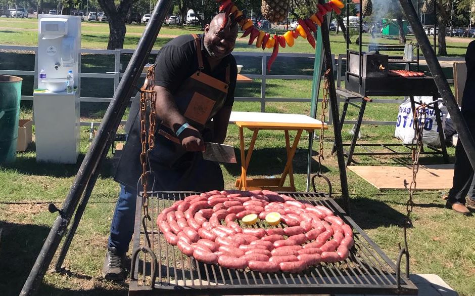 Luciano Pericão: o mestre da brasa carioca que brilhou no programa “Você Em Foco” com Belinha Di Tena