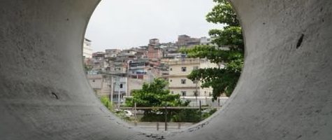 Obras de saneamento chegam à Maré e podem transformar cenário ambiental da Baía de Guanabara