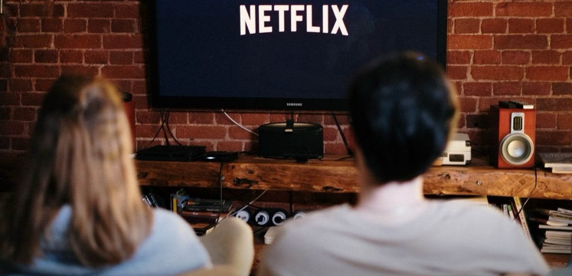 Justiça de Minas valida cobrança da Netflix por compartilhamento de senhas fora da residência